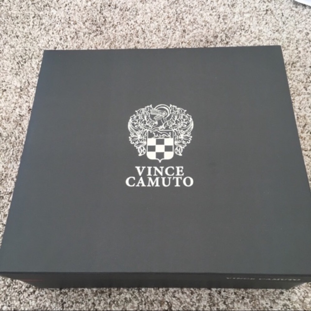 VINCE CAMUTO Sandals - Picture 4 of 4